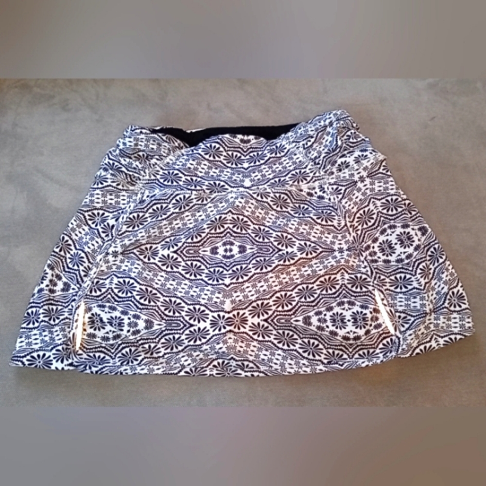 Athleta skirt with attached shorts XS